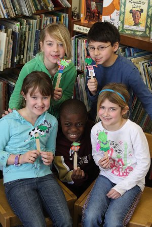 Second graders with frog puppets
